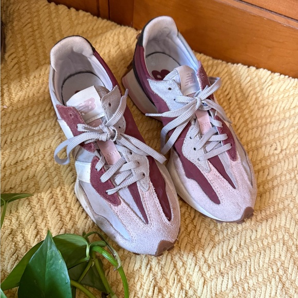 New Balance 327s! In great used condition- size 6 - Picture 1 of 5